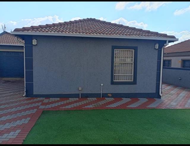 3 BEDROOM HOUSE FOR SALE IN THE ORCHARDS